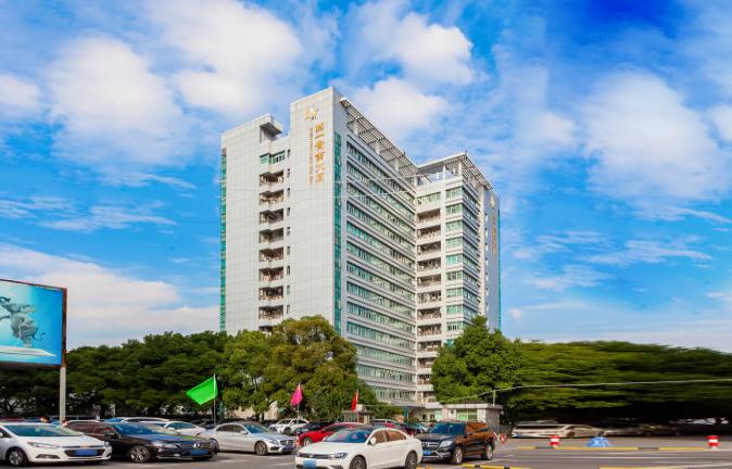 華一實(shí)業(yè)大廈：現(xiàn)代化的商業(yè)中心，引領(lǐng)區(qū)域發(fā)展