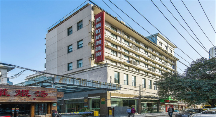 趣辦上服虹橋創(chuàng)意園區(qū)T CAT招租開啟，趣辦熱線引領(lǐng)前行。