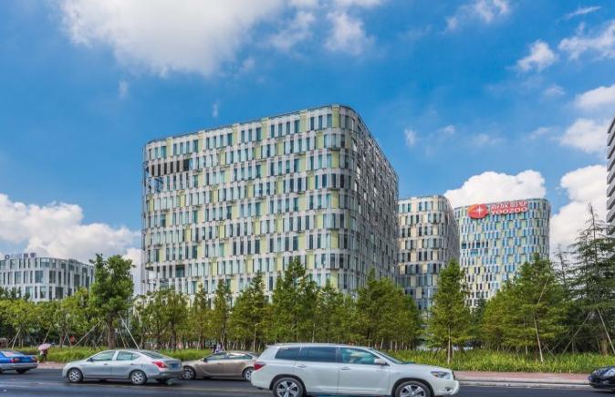 上海華鑫中心：17萬平方米花園商務總部園區(qū)，引領(lǐng)國際商務潮流