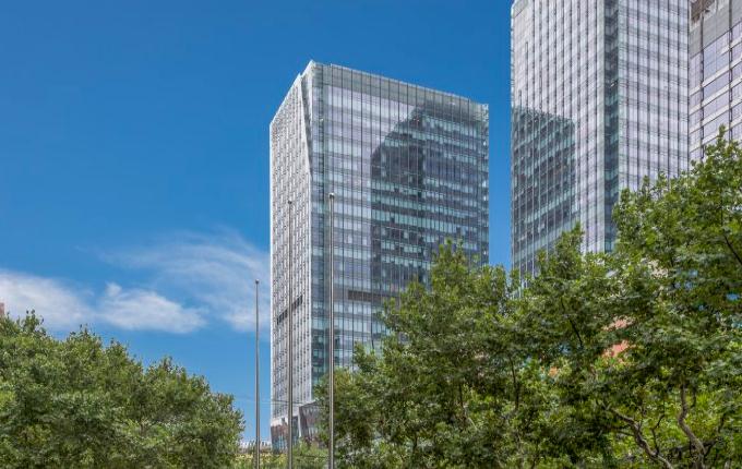 上海環(huán)貿(mào)廣場(chǎng)：集辦公、購(gòu)物、住宅于一體的綜合性大樓