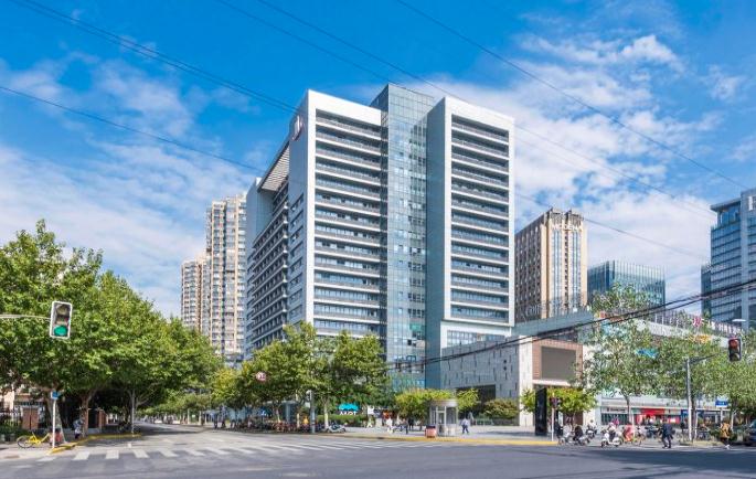 走進(jìn)新城市中心廣場(chǎng)，體驗(yàn)現(xiàn)代高品質(zhì)辦公環(huán)境